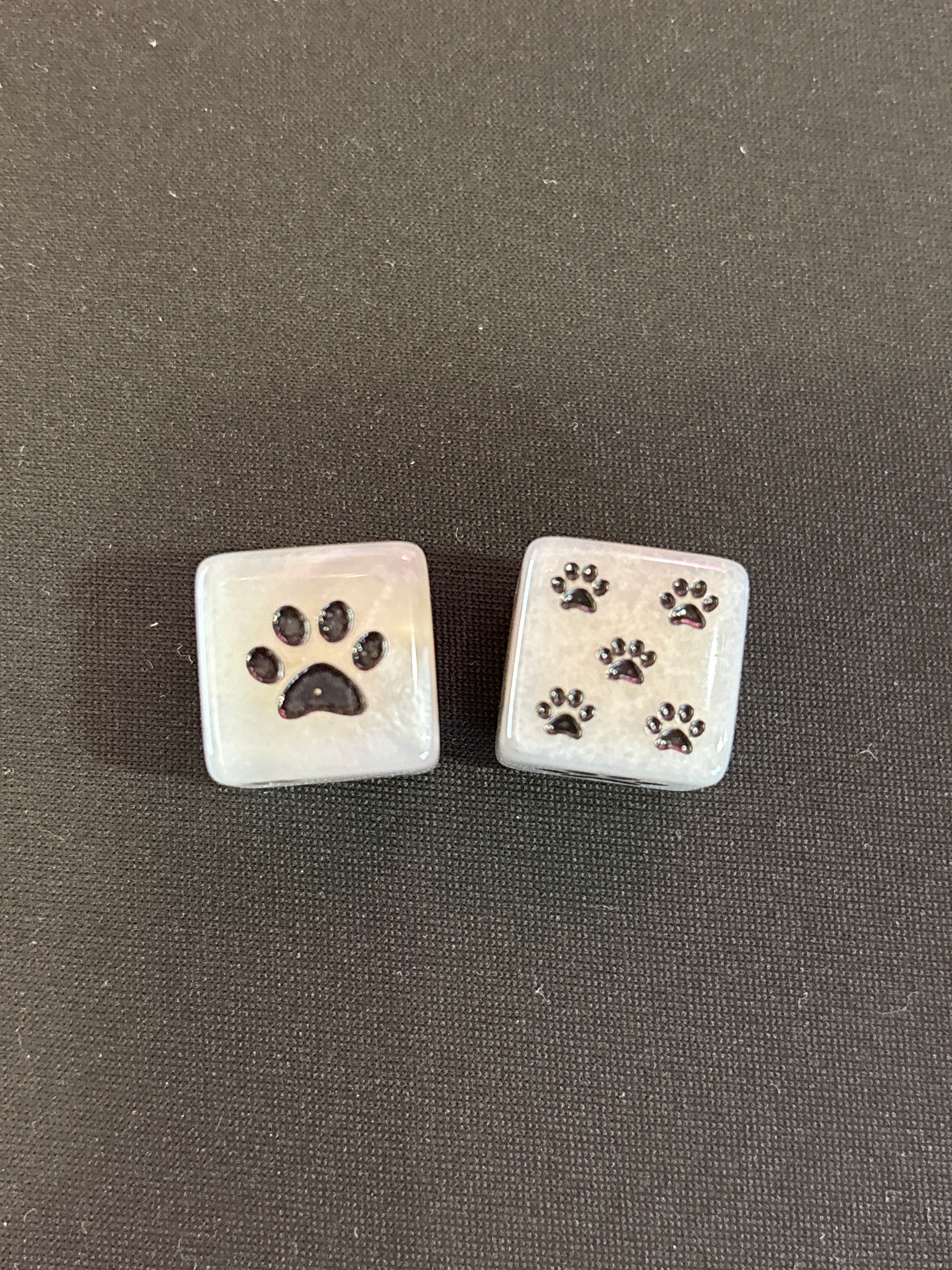 Gray Paw Print Mahjong Dice
