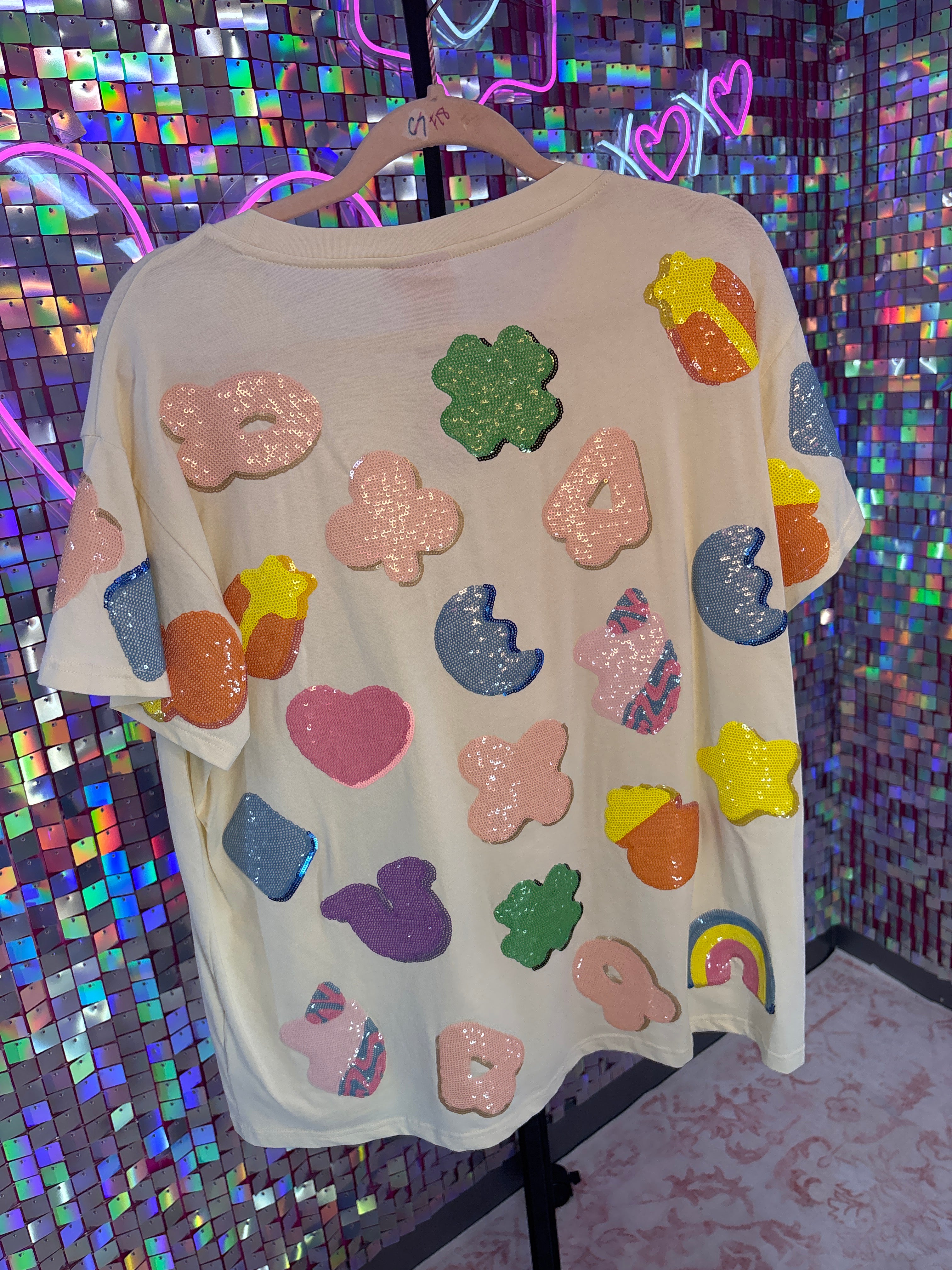 Queen of Sparkles QOS NWOT Cream Lucky Charms Tee L