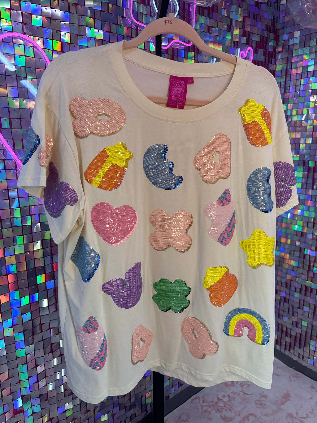 Queen of Sparkles QOS NWOT Cream Lucky Charms Tee L
