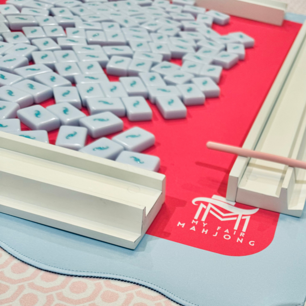 My Fair Mahjong MAHJONG MAT  |  Color Wave  |  31" x 31": Blue Center- Green Scallop