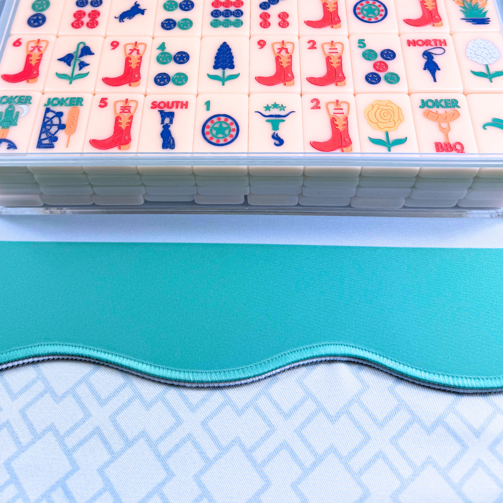 My Fair Mahjong MAHJONG MAT  |  Color Wave  |  31" x 31": Pink Center- Blue Scallop