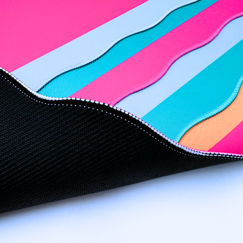 My Fair Mahjong MAHJONG MAT  |  Color Wave  |  31" x 31": Green Center- Pink Scallop